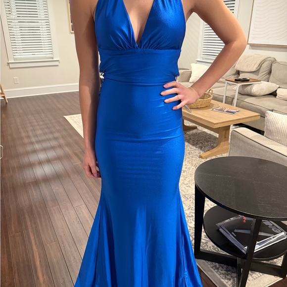 Elegant Blue Evening Gown - Picture 1 of 4